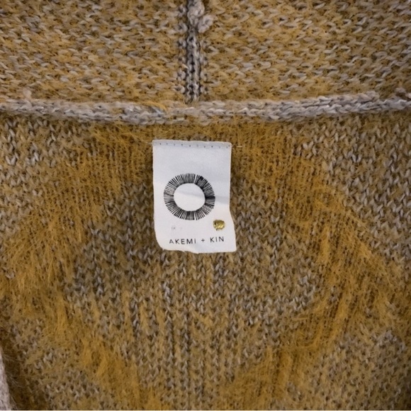 Anthropologie - Akemi + Kin - Sedona Textured Diamond Kimono Cardigan
Sweater - Picture 4 of 8